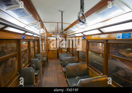 Innenraum einer Straßenbahn Lissabon Portugal Stockfoto