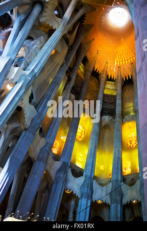 Innenraum der Kirche Sagrada Familia, Barcelona, Spanien Stockfoto