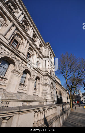 Das Foreign, Commonwealth and Development Office befindet sich in einem Gebäude, das ursprünglich Räumlichkeiten für vier separate Regierungsdepts, London, Großbritannien, bot Stockfoto