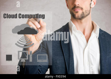 Menschen zeichnen Cloud-Computer-Konzept auf Glas, isoliert in grau Stockfoto