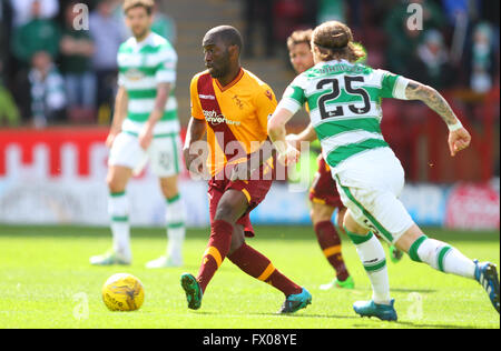 Fir Park, Motherwell, Schottland. 9. April 2016. Schottischer Fußball Premier League gegen Celtic Motherwell. Morgaro Gomis auf dem Ball Credit: Action Plus Sport/Alamy Live News Stockfoto