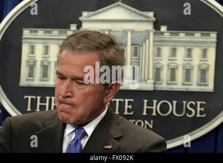 Washington, DC - 26. Januar 2006--US-Präsident George W. Bush hält eine Pressekonferenz in der Brady Press Briefing-Room des weißen Hauses, 26. Januar 2006. Bildnachweis: Martin H. Simon - Pool über CNP - kein Draht-Dienst- Stockfoto