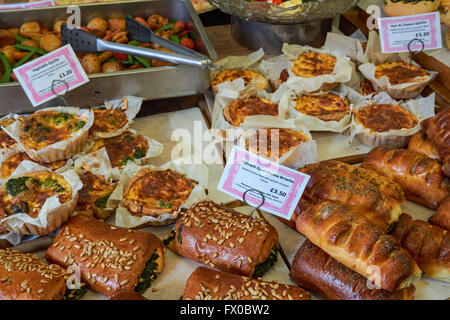 Die traditionellen Bäcker an der Druid Street Market in Bermondsey, London England United Kingdom UK Stockfoto