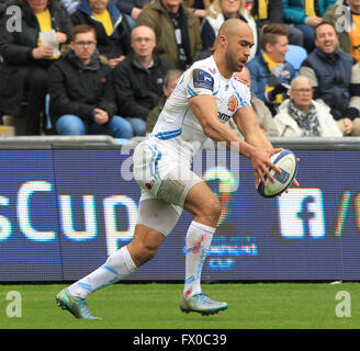 Ricoh Arena in Coventry, UK. 9. April 2016. Sieg im Europacup. Wespen im Vergleich zu Exeter Chiefs. Ausdehnungen Olly Woodburn in Aktion. Bildnachweis: Aktion Plus Sport/Alamy Live-Nachrichten Stockfoto