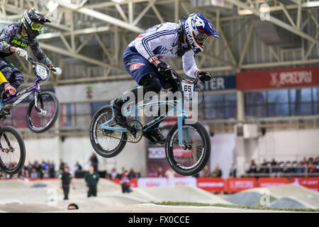 Manchester, UK. 9. April 2016. Champion britische BMX-Fahrer, Liam Phillips (65), qualifiziert seine Titelverteidigung in 2016 UCI BMX Supercross World Cup am Radfahren National Centre, Manchester UK Credit: Michael Buddle/Alamy Live News Stockfoto