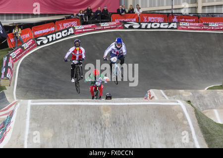 Manchester, UK. 9. April 2016. Champion britische BMX-Fahrer, Liam Phillips (65), qualifiziert seine Titelverteidigung in 2016 UCI BMX Supercross World Cup am Radfahren National Centre, Manchester UK Credit: Michael Buddle/Alamy Live News Stockfoto