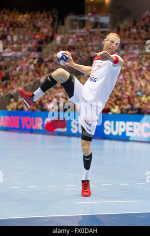 ERGO ARENA, Danzig, Polen, 9. April 2016. 2016 IHF Männer Olympia-Qualifikationsturnier, Karol Bielecki in Aktion während Handball match Polen V Chile, Credit: Tomasz Zasinski / Alamy Live News Stockfoto