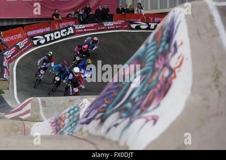 Nationalen Cycling Centre, Manchester, UK. 9. April 2016. UCI BMX Supercross World Cup Tag 1. Liam Webster führt die Packung. © Aktion Plus Sport/Alamy Live-Nachrichten Stockfoto