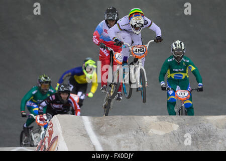 Nationalen Cycling Centre, Manchester, UK. 9. April 2016. UCI BMX Supercross World Cup Tag 1. Stefany Hernandez führt. © Aktion Plus Sport/Alamy Live-Nachrichten Stockfoto