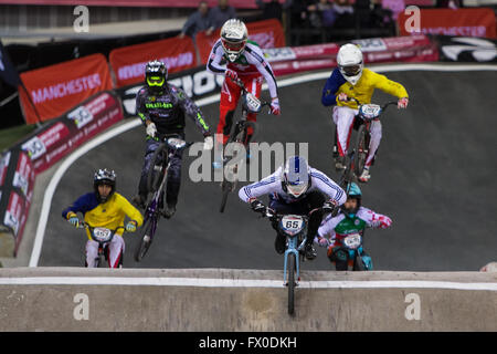 Nationalen Cycling Centre, Manchester, UK. 9. April 2016. UCI BMX Supercross World Cup Tag 1. Liam Phillips führt leicht. © Aktion Plus Sport/Alamy Live-Nachrichten Stockfoto