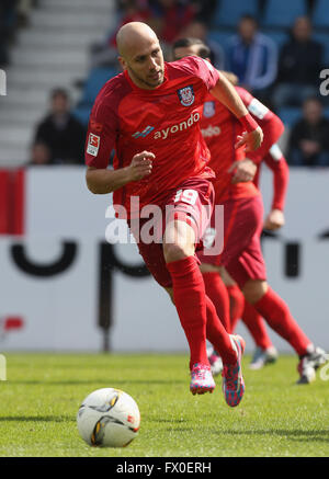 Bochum, Deutschland, 9. April 2014. Fußball, 2. Bundesliga, Bochum, Deutschland, 09.04.2016, Vfl Bochum Vs FSV Frankfurt: Dani Schahin steuert den Ball.  Bildnachweis: Jürgen Schwarz/Alamy Live-Nachrichten Stockfoto