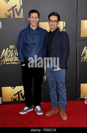 Burbank, CA. 9. April 2016. Andy Samberg, Jorma Taccone im Ankunftsbereich für MTV Movie Awards 2016 - Ankunft 1, Warner Bros.-Studios, Burbank, CA 9. April 2016. Bildnachweis: Elizabeth Goodenough/Everett Collection/Alamy Live-Nachrichten Stockfoto