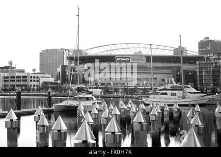 Ein schwarz-weiß Foto von Etihad Stadium in den Docklands, Melbourne, Australien. Stockfoto