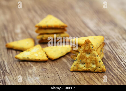 Knusprige salzige Snacks mit Sesam und Mohn Stockfoto