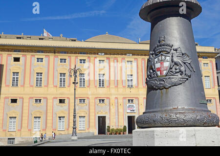 Blick auf Piazza De Ferrari Quadrat und Palazzo Ducale Palast, Genua, Ligurien, Italien Stockfoto