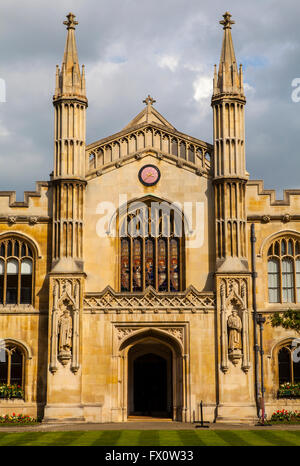 Ein Schuss von der Fassade des Corpus Christi College der Universität Cambridge in Cambridge, UK. Stockfoto
