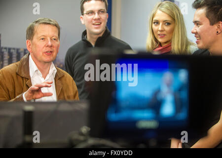 Bill Turnbull im TV-Studio Stockfoto