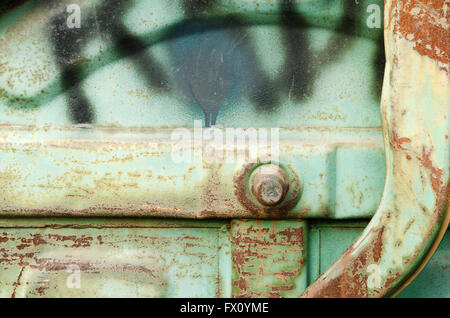 Detail der alten rostigen blau Metall Mülleimer. Stockfoto