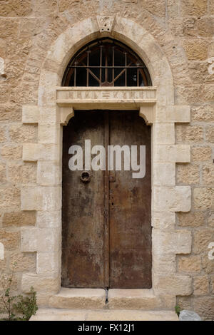 Die Tür eines alten Gebäudes, errichtet durch Mattheus Frank genannt Müllerhaus ein Mitglied der Templer-Sekte aus Württemberg, Deutschland in der deutschen Kolonie oder HaMoshava Nachbarschaft in West-Jerusalem Israel Stockfoto