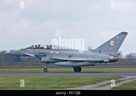 Eurofighter Typhoon der RAF ausziehen. Stockfoto