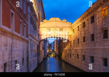 Seufzerbrücke oder Ponte dei Sospiri in Venedig Stockfoto