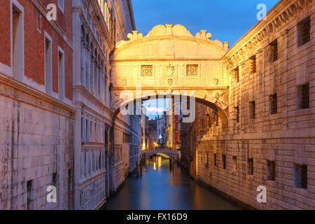 Seufzerbrücke oder Ponte dei Sospiri in Venedig Stockfoto