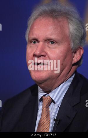 Jeff Immelt, Chairman und CEO, GE und Chairman, President es Council on  Arbeitsplätze und Wettbewerbsfähigkeit, links, und Ken Chenault, Chairman  und CEO, American Express und Mitglied des Rates der Präsident auf  Beschäftigung