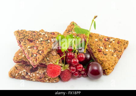 Integrale Kekse mit frischen Beeren-Früchten Stockfoto