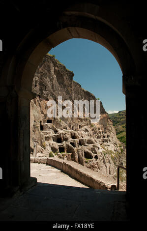 Vardzia ist eine Höhle Kloster Website im südlichen Georgia, ausgegraben von den Hängen des Berges Erusheti am linken Ufer der th Stockfoto