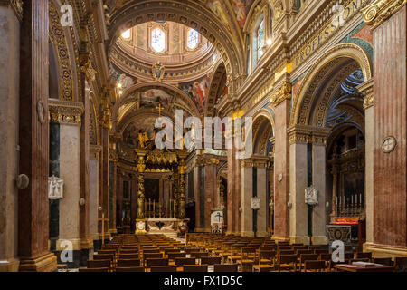 Innenraum der St.-Georgs Basilika in Victoria (Rabat) auf Gozo, Malta. Stockfoto