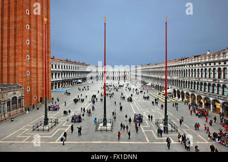 Blick auf die Piazza di San Marco (Markusplatz entfernt) von der Loggia Dei Cavalli, der Basilica di San Marco, Venedig, Italien. Stockfoto