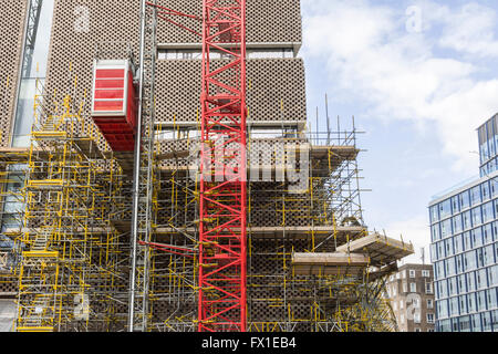 Die Bauarbeiten außerhalb der Tate Modern Neubau entworfen von den Architekten Herzog & de Meuron Stockfoto