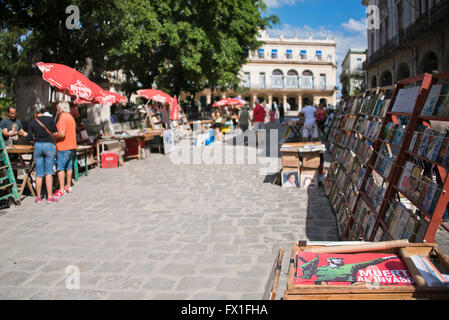 Horizontale Ansicht des Plaza de Armas in Alt-Havanna, Kuba. Stockfoto