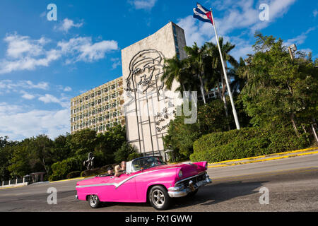 Horizontale Ansicht des Che Guevara Wandbild auf dem Platz der Revolution in Havanna, Kuba. Stockfoto