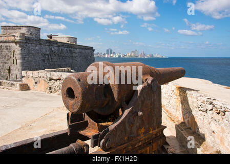 Horizontale Ansicht der alten Canon bei El Morro Castle in Havanna, Kuba. Stockfoto