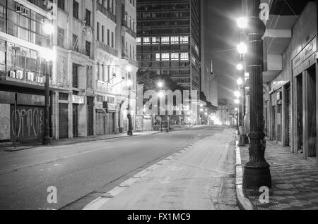 Sao Paulo, Brasilien - 25. Januar: Straßen in der Nacht Innenstadt von Sao Paulo, Brasilien, am 25. Januar 2016, in Sao Paulo. Stockfoto