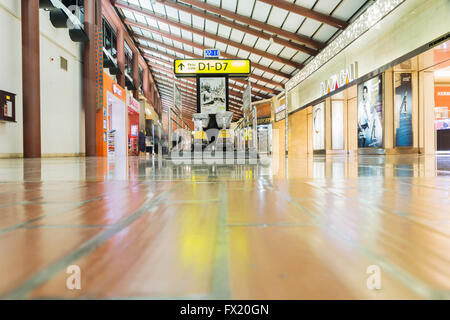 JAKARTA, Indonesien, 5. April 2016: Innen Jakarta (Soekarno-Hatta) International Airport ist der Hauptflughafen auf die Insel o Stockfoto