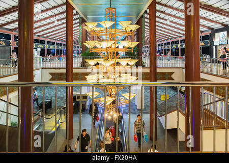 JAKARTA, Indonesien, 5. April 2016: Innen Jakarta (Soekarno-Hatta) International Airport ist der Hauptflughafen auf die Insel o Stockfoto