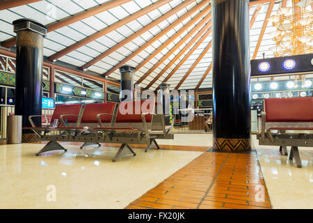 JAKARTA, Indonesien, 5. April 2016: Passagier Lobby in Jakarta (Soekarno-Hatta) International Airport ist der Hauptflughafen von th Stockfoto