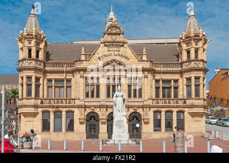 PORT ELIZABETH, Südafrika - 27. Februar 2016: die historische Stadtbibliothek am Marktplatz in Port Elizabeth Stockfoto