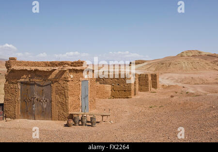 Ksar Ait Ben Haddou einsamen Hügel und Häuser, eine befestigte Stadt oder Ksar, entlang der ehemaligen Karawanenstraße zwischen der Sahara und Ma Stockfoto