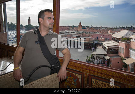 Berühmte traditionelle marokkanische Brot serviert auf der Terrasse neben Platz Jemaa El Fna in Marrakesch Stockfoto