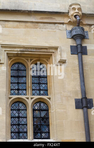 Seltsame Fallrohr auf der Seite des Eton College Kapelle Stockfoto