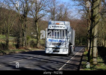 Richard Lane Haulage Renault Premier Schüttgut Kipper Fahrt durch das Tal Rivelin, South Yorkshire Stockfoto