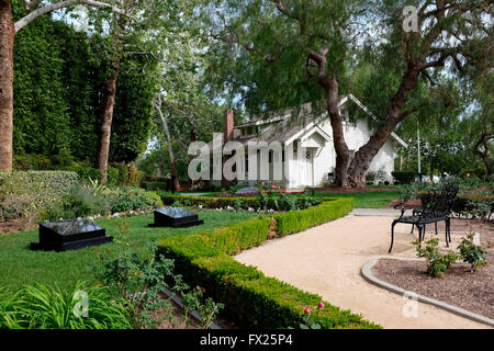 Geburtsort von Präsident Richard Nixon, mit den Gräbern von Richard Nixon und First Lady Pat Nixon im Vordergrund. Yorba Linda Stockfoto