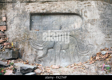 Buddhas Fußabdruck im Tempel Wat Phu Champasak in Laos Stockfoto