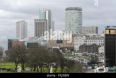 Ein Blick auf die Skyline von Birmingham City Centre vom Dach des Millennium Point in Birminghams Eastside. Stockfoto