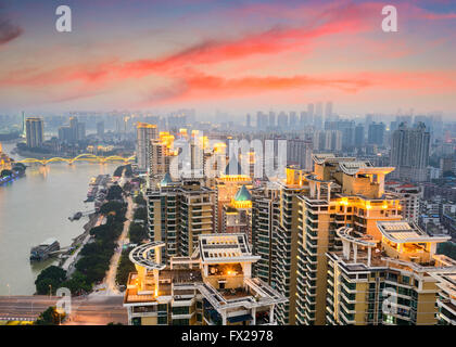 Fuzhou, China Stadtbild auf den Min-Fluss. Stockfoto