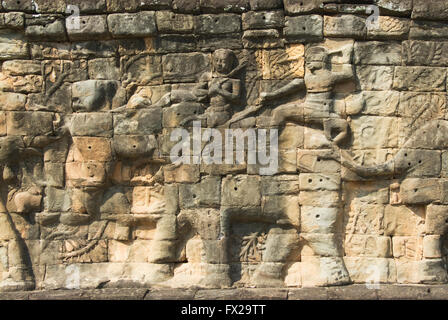 Fassade geschmückt mit Elefanten und ihre Reiter, Terrasse der Elefanten, Angkor Thom, Siem Reap, Kambodscha Stockfoto