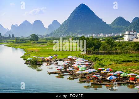 Yangshuo, China auf dem Li-Fluss. Stockfoto